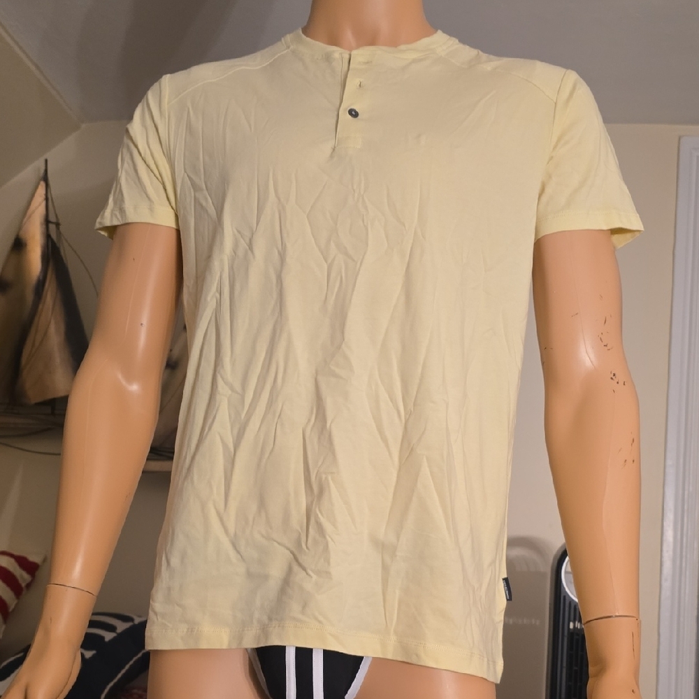 Kenneth Cole Light Yellow Short Sleeve Tee